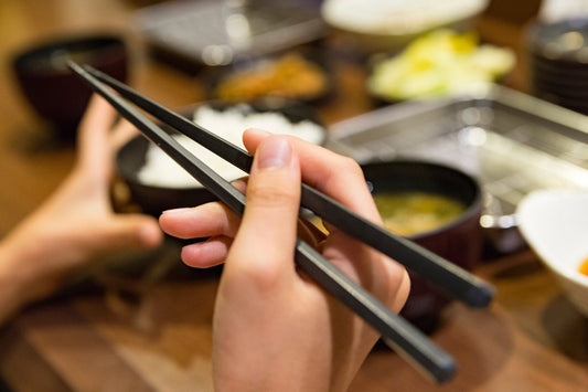 What Are the Dos and Don'ts When Eating a Japanese Meal?